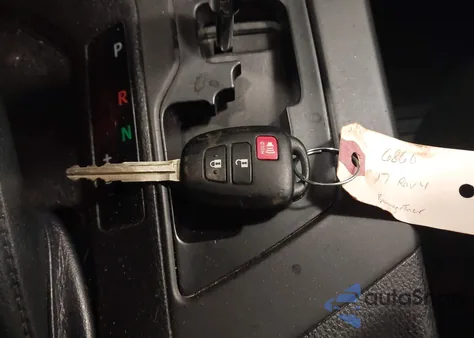 2017 Toyota Rav4 Le z USA, uszkodzony, nr VIN 2T3BFREVXHW598816